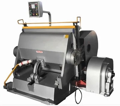 Gyűrődő és vágógép